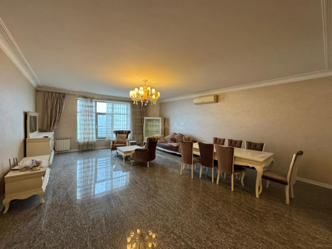 Satılır 3 otaqlı mənzil 171 m²