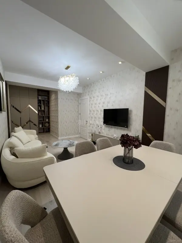 Satılır 4 otaqlı mənzil 115 m²