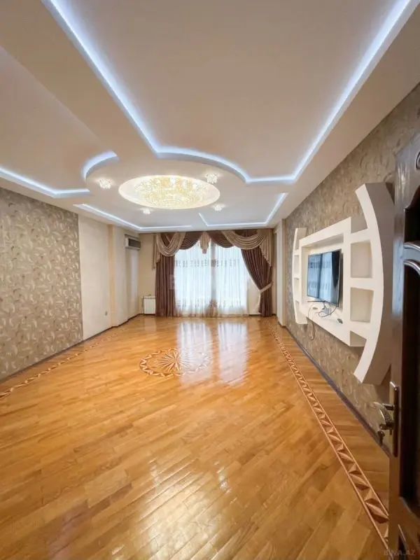 Satılır 4 otaqlı mənzil 175 m²