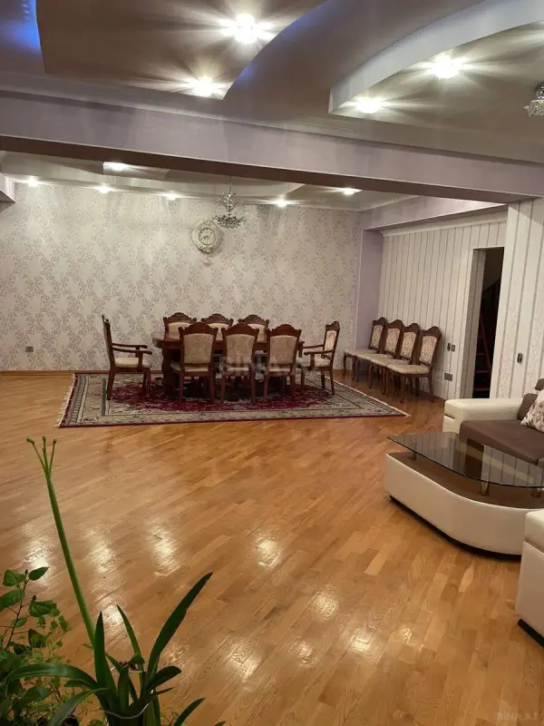 Satılır 6 otaqlı mənzil 300 m²