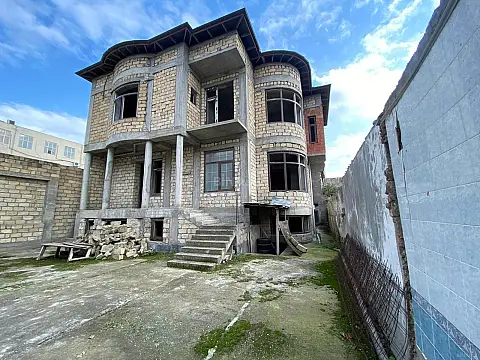 Satılır 8 otaqlı həyət evi 600 m² — Bakı 8 otaq 600.00 m²