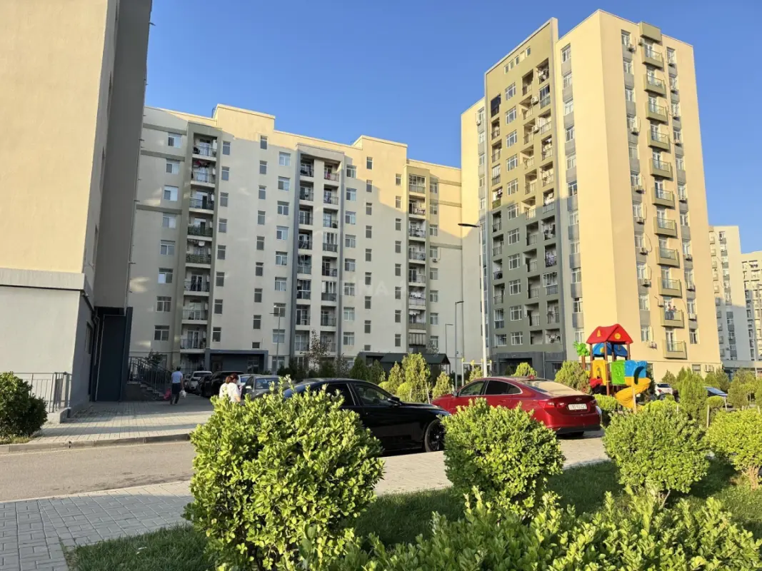 Satılır 4 otaqlı mənzil 107 m²