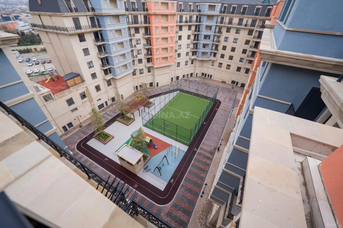 Satılır 3 otaqlı mənzil 135 m²