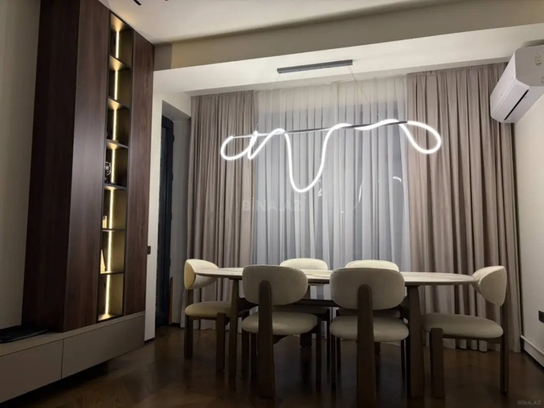 Satılır 3 otaqlı mənzil 125 m²