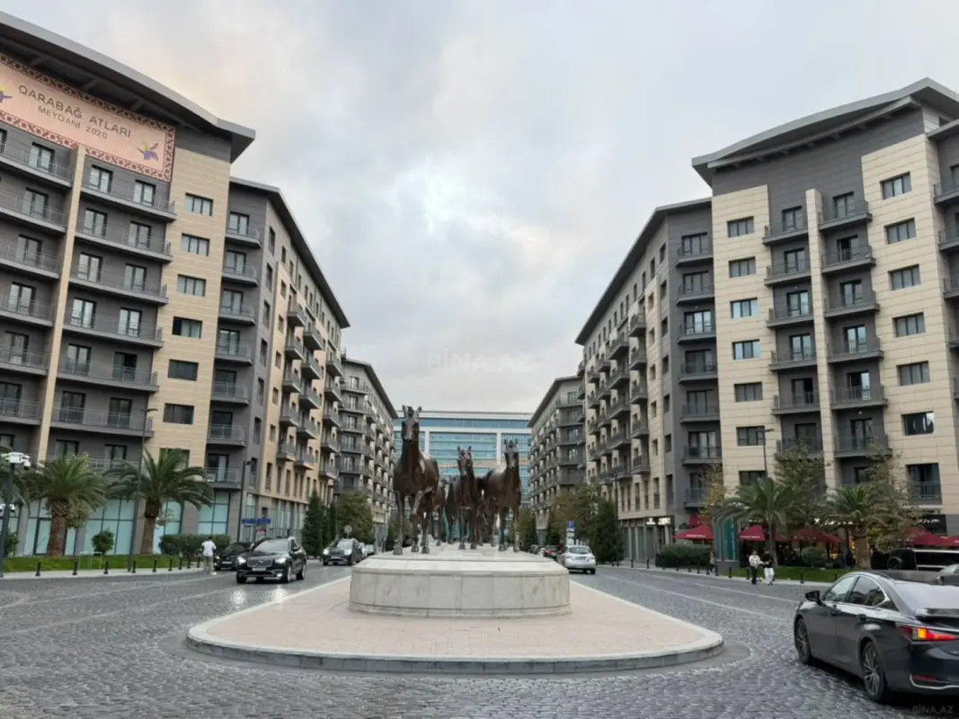 Satılır 3 otaqlı mənzil 132 m²