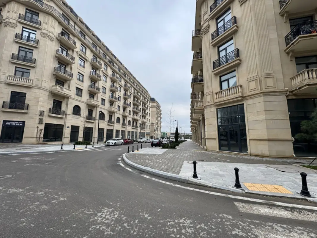 Satılır 3 otaqlı mənzil 135.1 m²