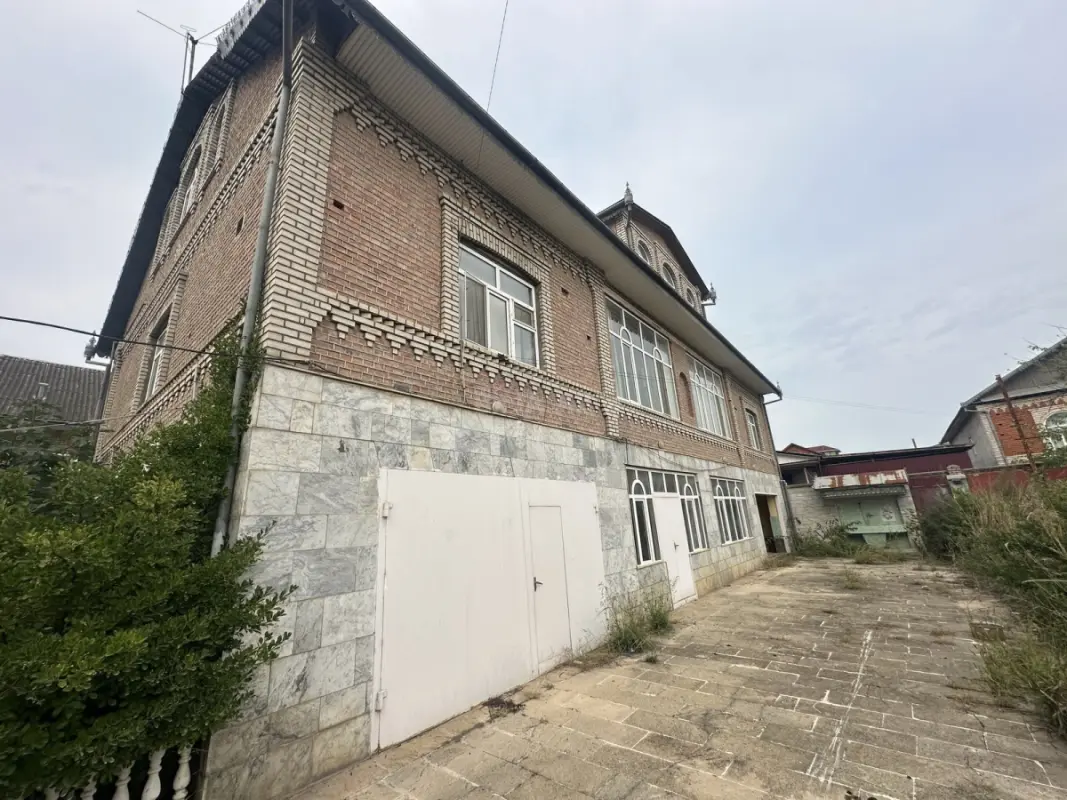 Satılır 8 otaqlı həyət evi 440 m²