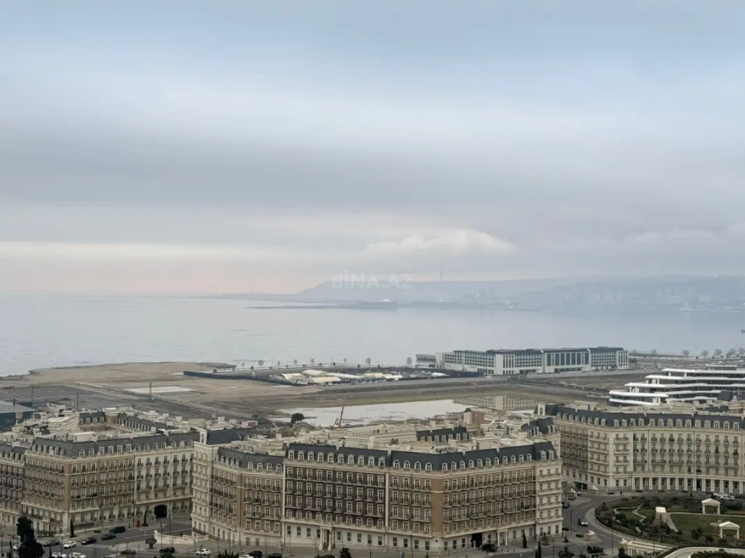 Satılır 4 otaqlı mənzil 324 m²