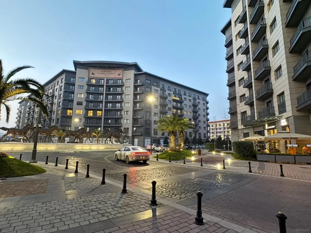 Satılır 4 otaqlı mənzil 163 m²