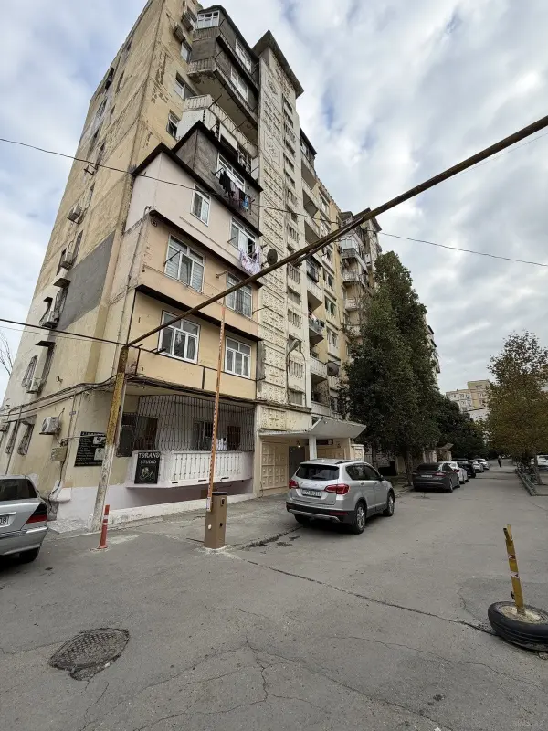 Satılır 4 otaqlı mənzil 120 m²