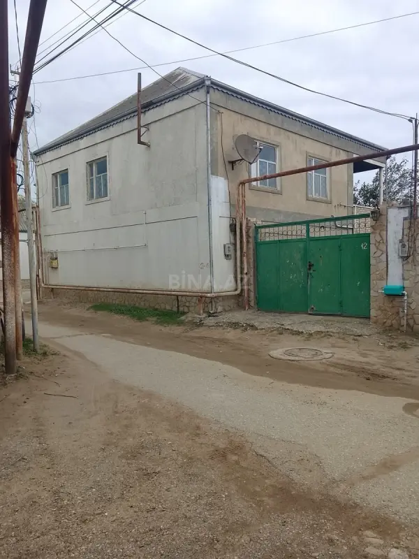 Satılır 6 otaqlı həyət evi 200 m²