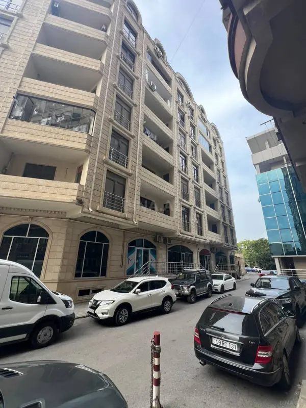 Satılır 4 otaqlı mənzil 168 m²