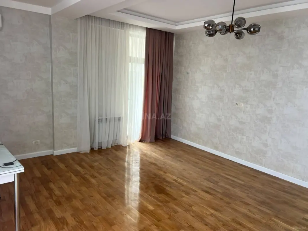 Satılır 3 otaqlı mənzil 105 m²
