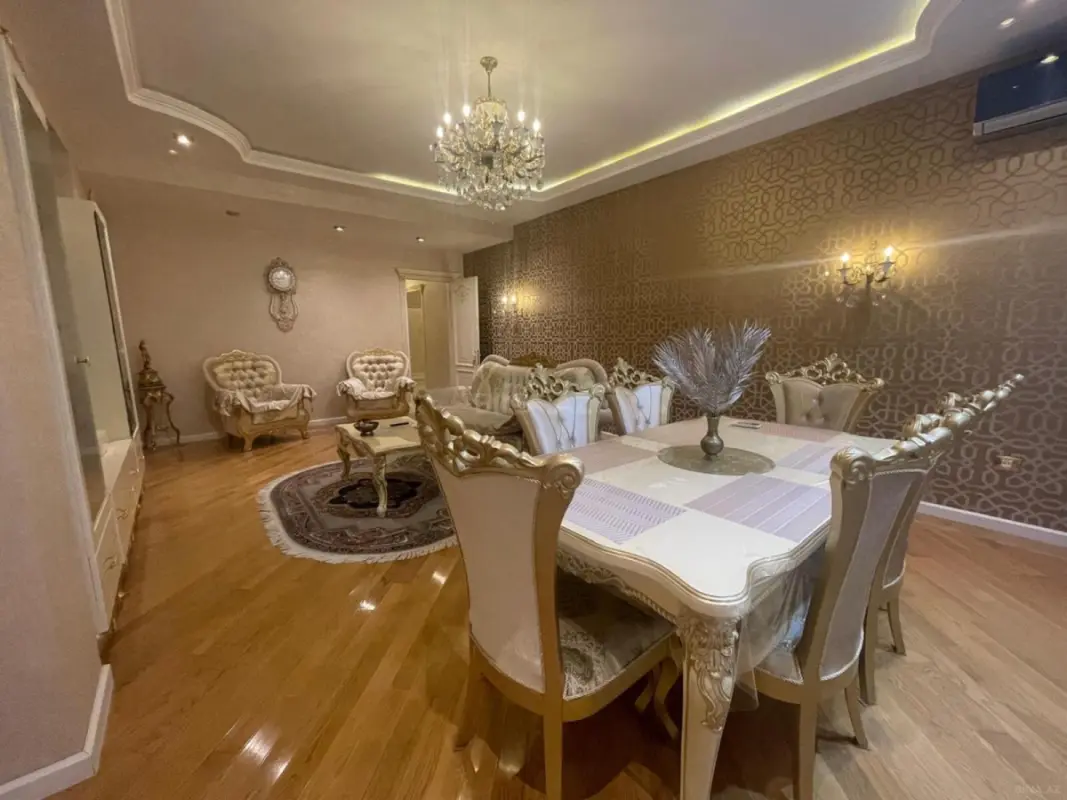 Satılır 5 otaqlı mənzil 250 m²