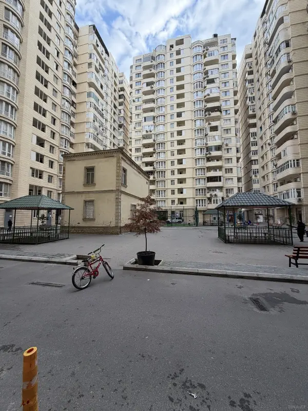Satılır 2 otaqlı mənzil 100 m²