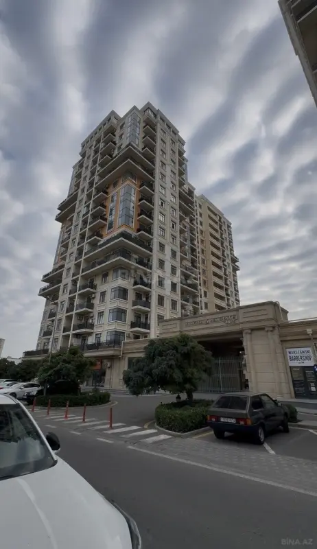 Satılır 3 otaqlı mənzil 121.5 m²