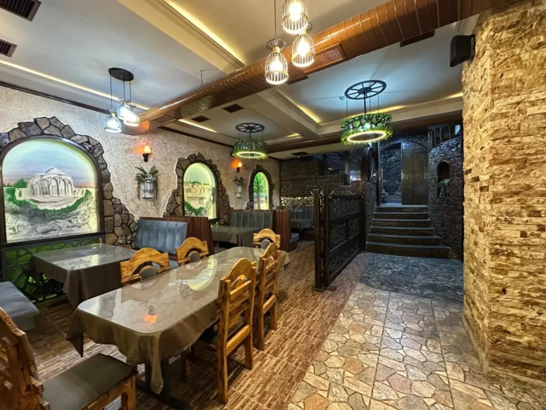 Satılır obyekt 400 m²