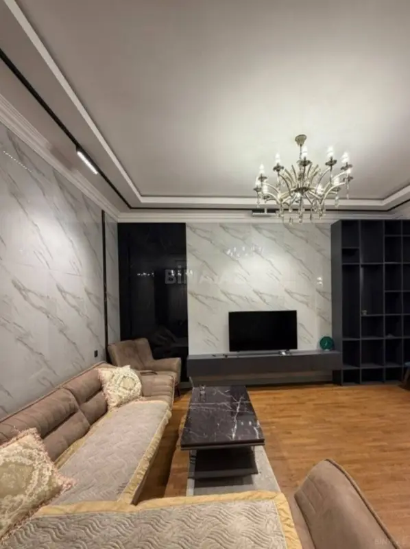 Satılır 3 otaqlı mənzil 136 m²