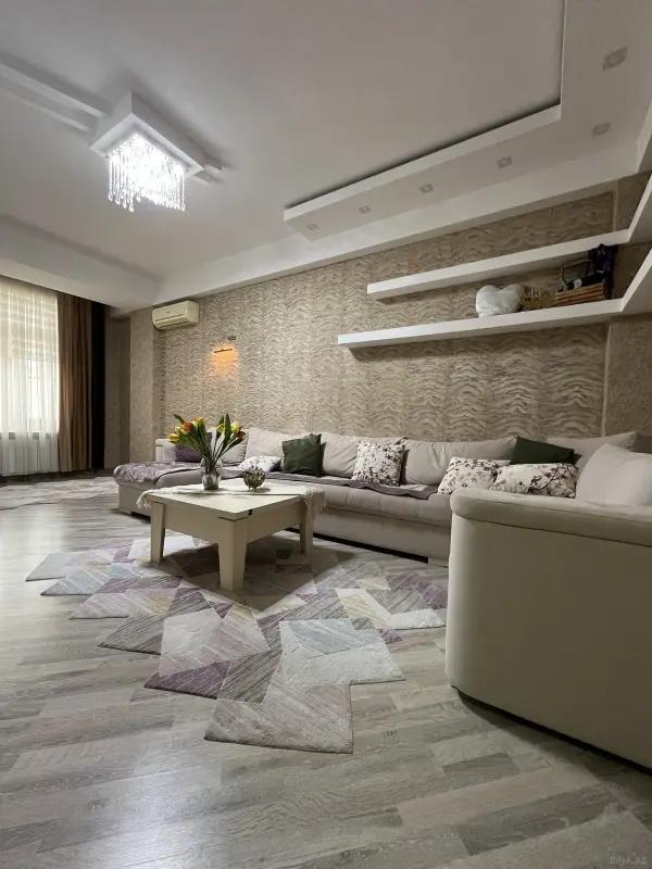 Satılır 2 otaqlı mənzil 72 m²