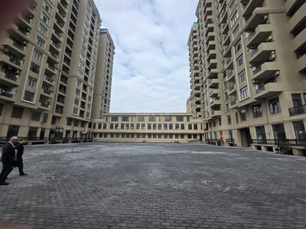Satılır 4 otaqlı mənzil 171 m²