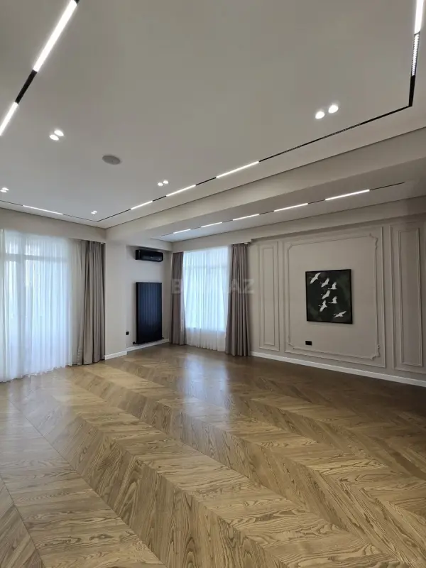 Satılır 3 otaqlı mənzil 143 m²