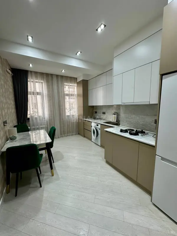 Kirayə verilir 2 otaqlı mənzil 90 m²