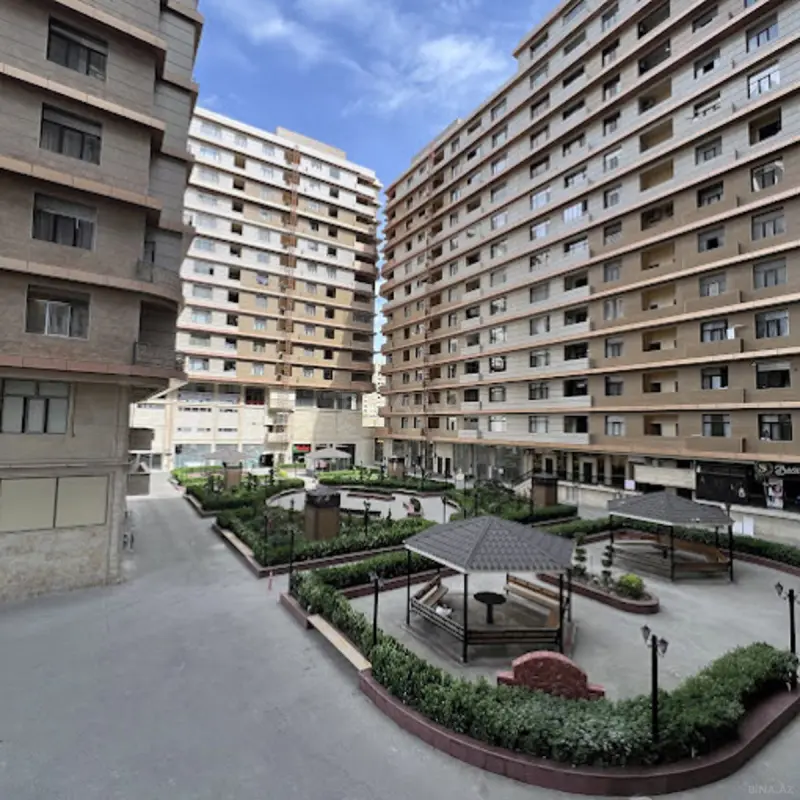Satılır 3 otaqlı mənzil 132 m²