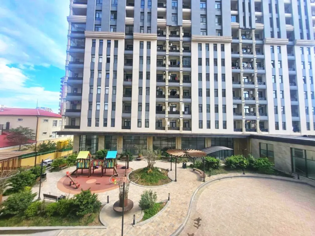 Satılır 2 otaqlı mənzil 97 m²