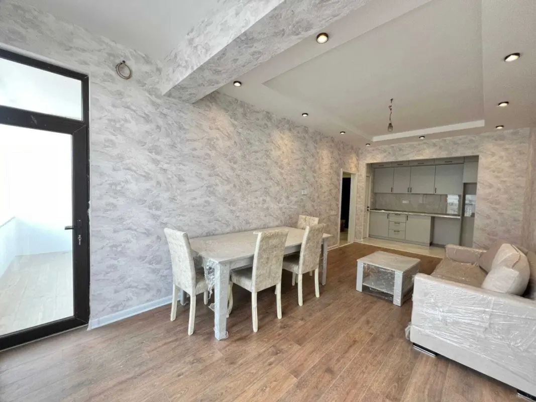 Satılır 2 otaqlı mənzil 68 m²