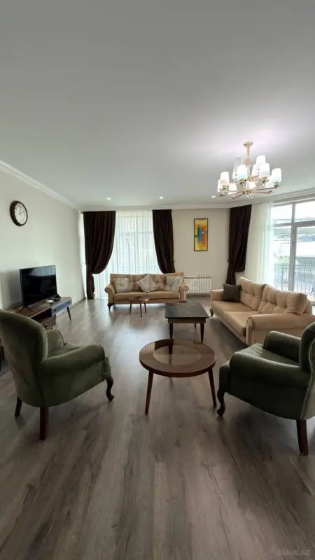Kirayə verilir 4 otaqlı mənzil 200 m²