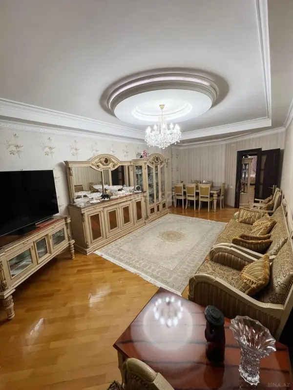Satılır 3 otaqlı mənzil 130 m²
