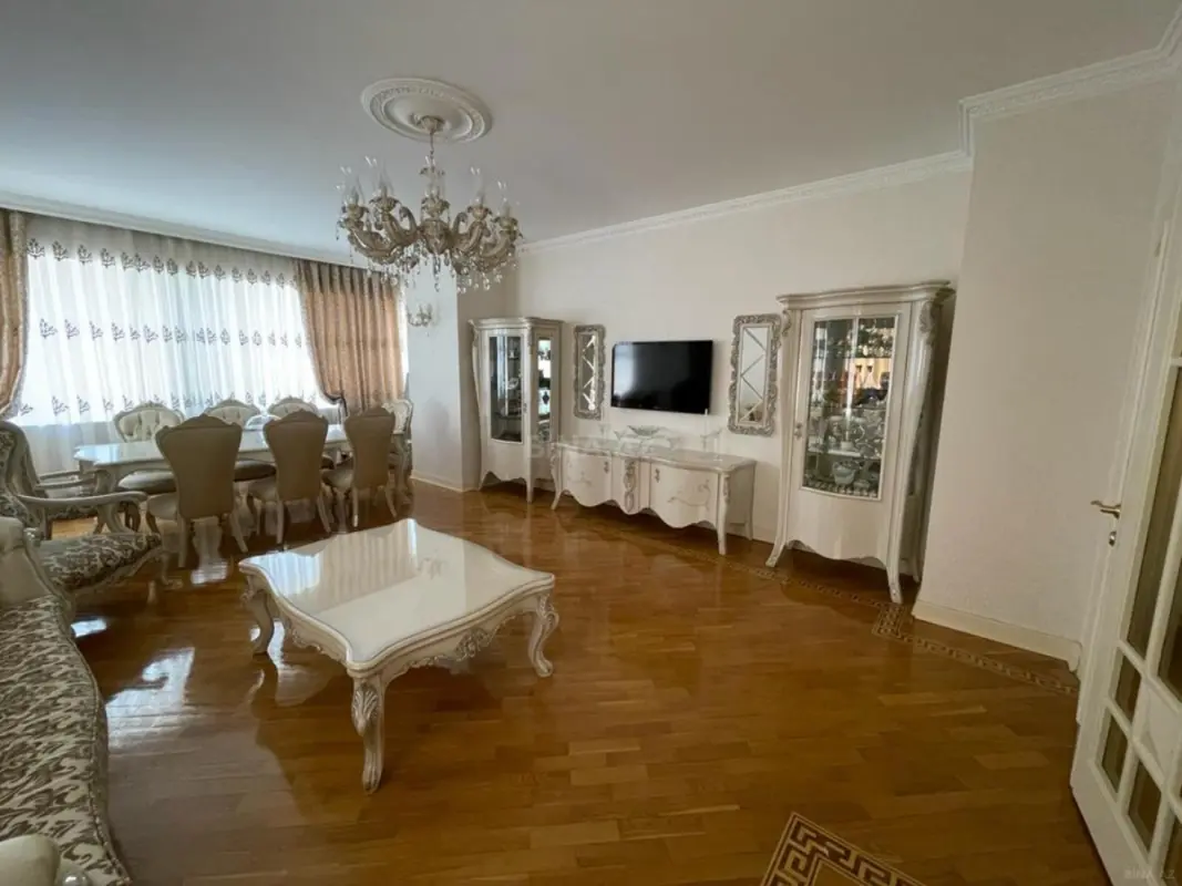 Kirayə verilir 3 otaqlı mənzil 150 m²