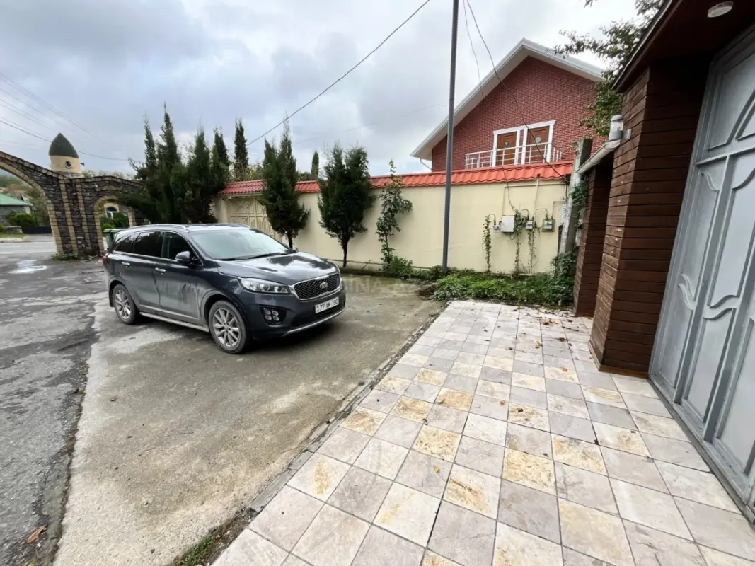 Satılır 5 otaqlı həyət evi 220 m²