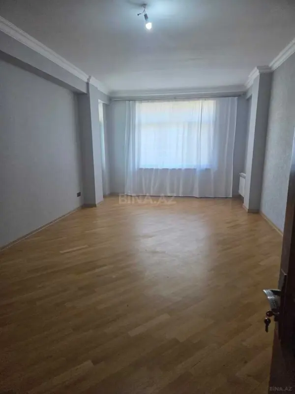Satılır 3 otaqlı mənzil 109 m²