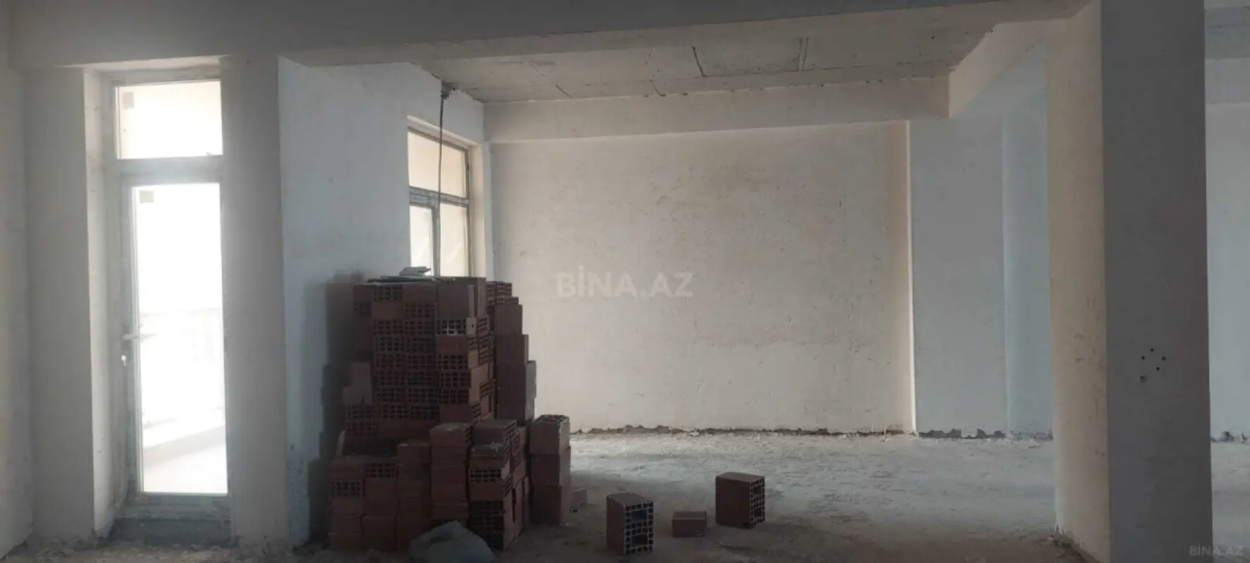 Satılır 4 otaqlı mənzil 146 m²