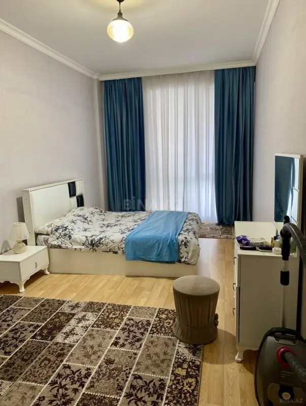 Kirayə verilir 2 otaqlı mənzil 83 m²