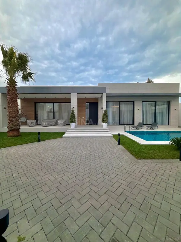 Satılır 5 otaqlı həyət evi 250 m²