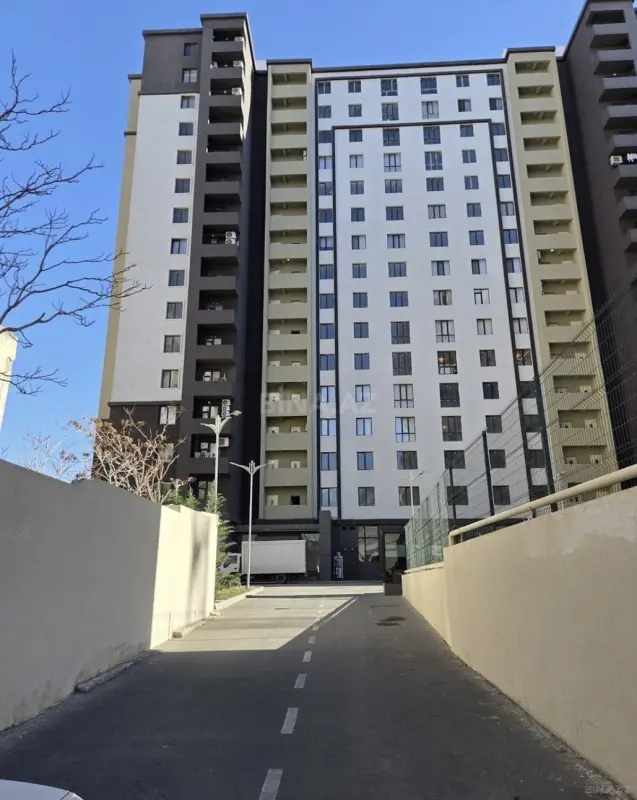 Satılır 3 otaqlı mənzil 135 m²