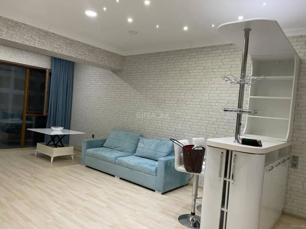 Kirayə verilir 2 otaqlı mənzil 78 m²