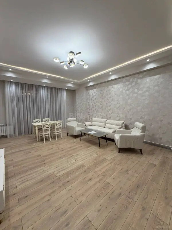 Kirayə verilir 2 otaqlı mənzil 91 m²
