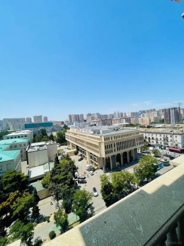 Satılır 2 otaqlı mənzil 93 m²