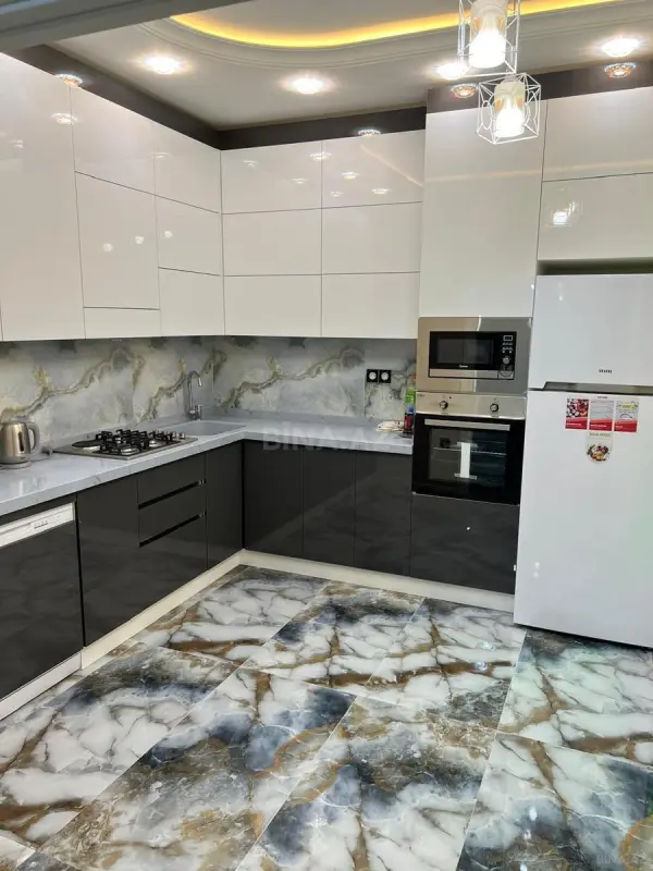 Kirayə verilir 3 otaqlı mənzil 130 m²