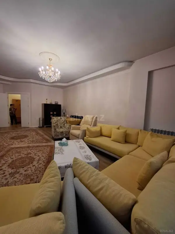 Satılır 3 otaqlı mənzil 130 m²