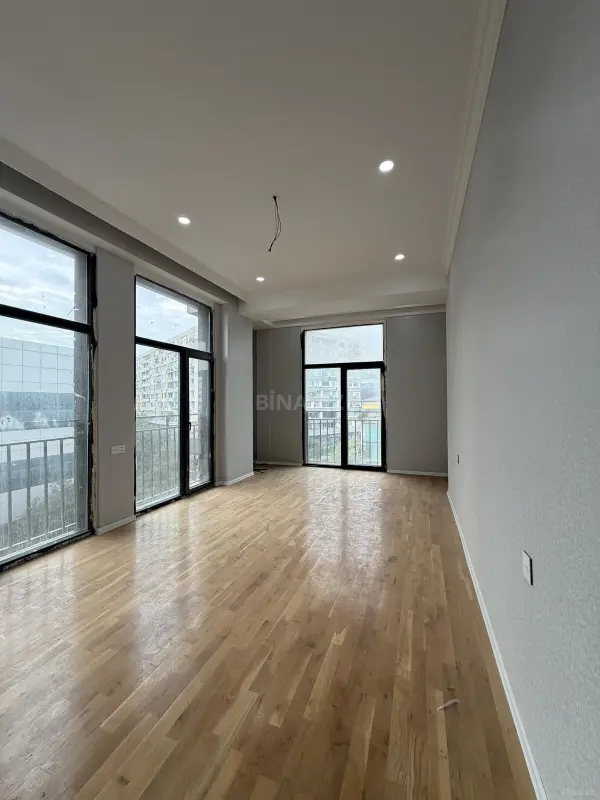 Satılır 4 otaqlı mənzil 148 m²