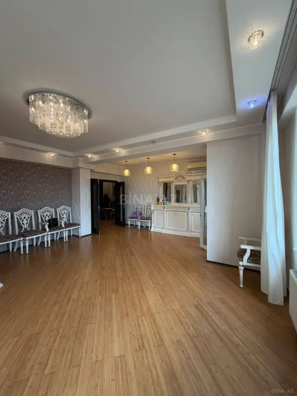 Satılır 3 otaqlı mənzil 140 m²