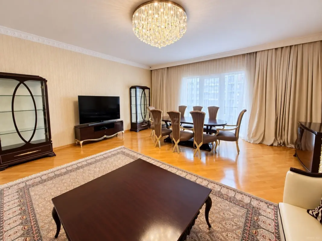 Kirayə verilir 3 otaqlı mənzil 155 m²
