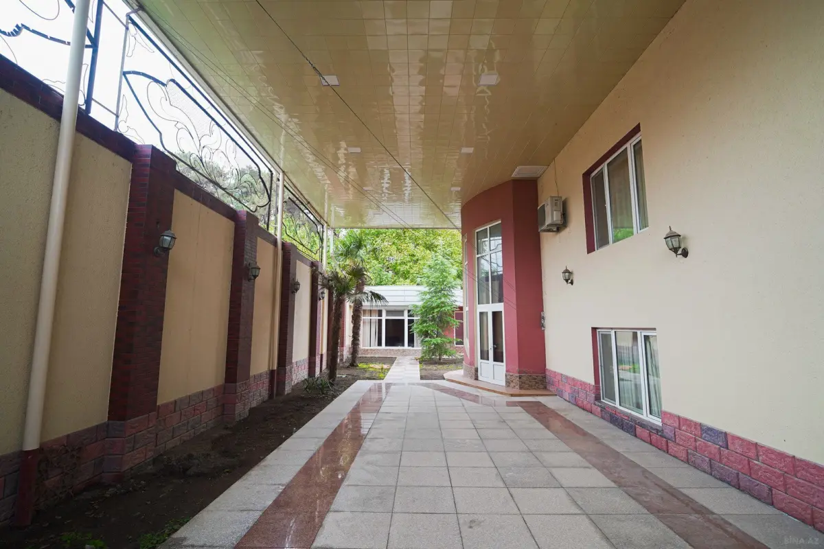 Satılır 5 otaqlı həyət evi 270 m²