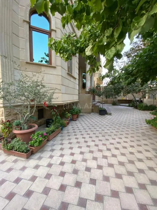 Satılır 6 otaqlı həyət evi 490 m²