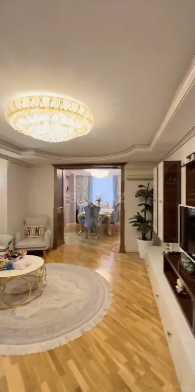 Satılır 4 otaqlı mənzil 135 m²