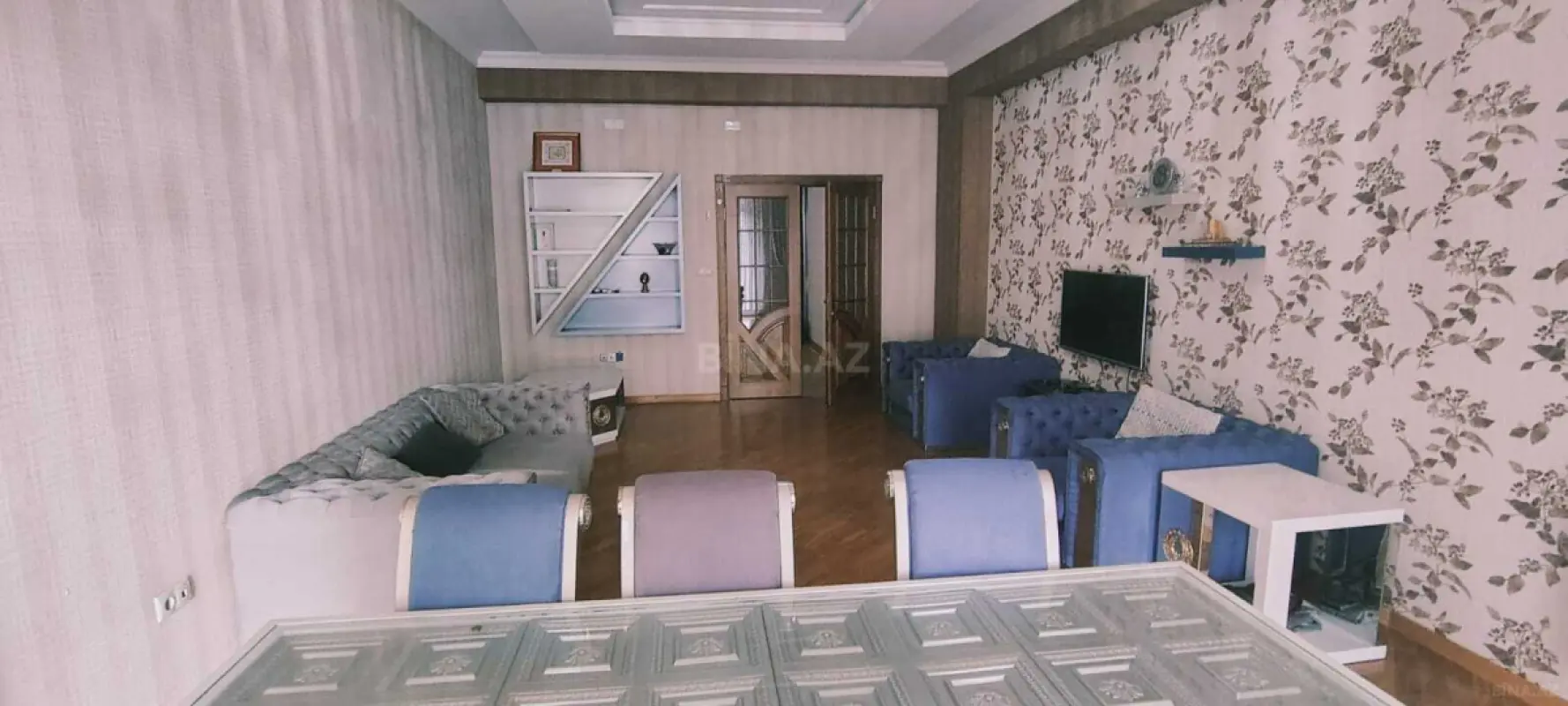 Kirayə verilir 4 otaqlı mənzil 250 m²